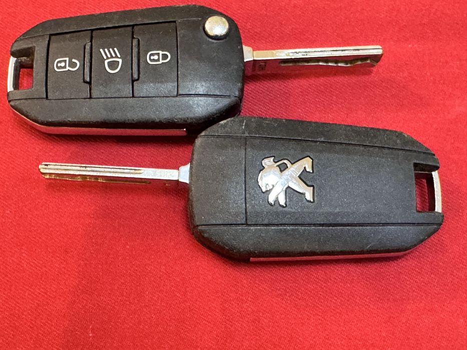 Ключ Peugeot оригинален с 3бутона 208/308/508
