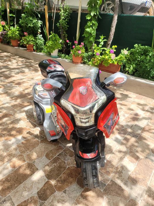 Детски акумулаторен мотор и кола-комплект