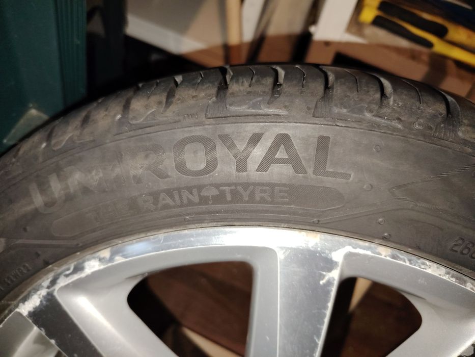 Продавам 5 Гуми Uniroyal с джанти към тях