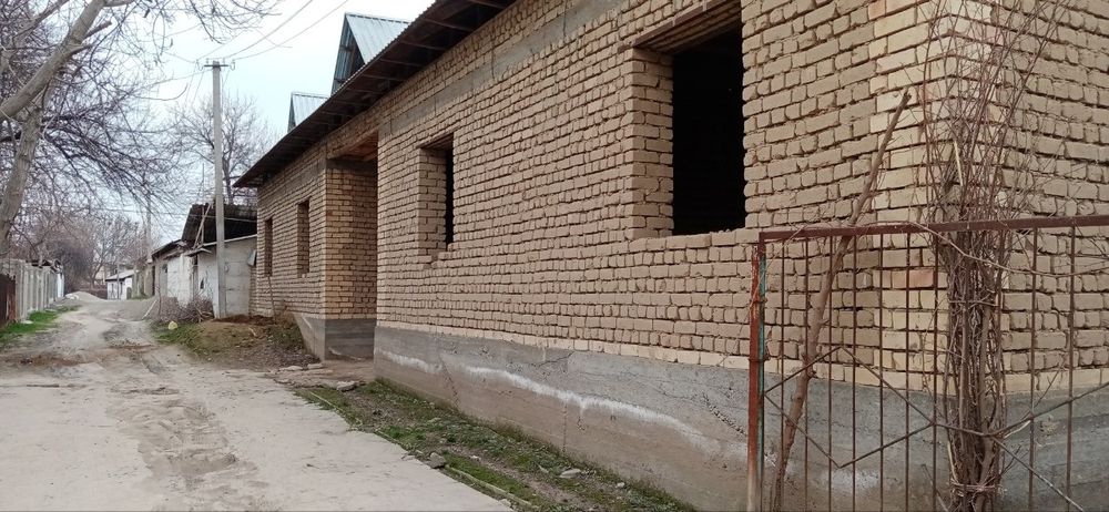 Участка 6 сотих сотилади