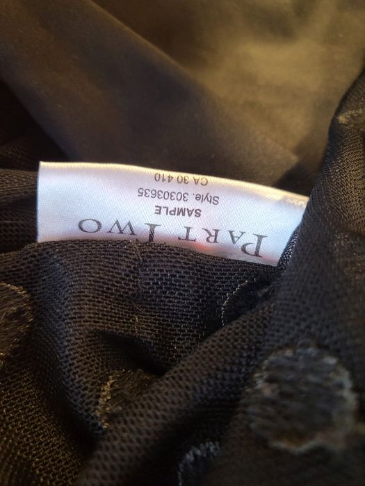 Дамска рокля в черно.