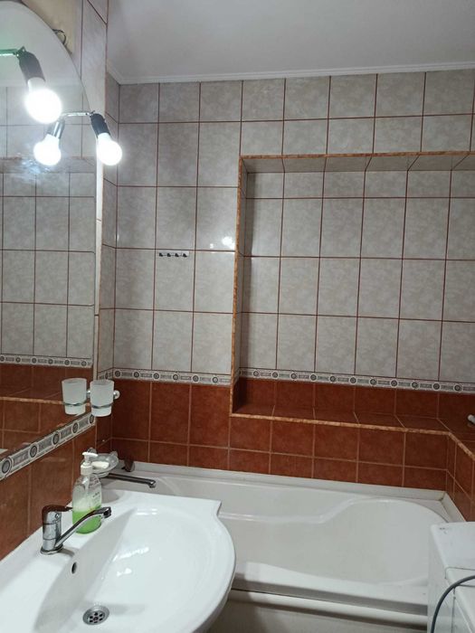 Inchiriez apt cu o camera 45mp in Strapungere Silvestru, decomandat, curat, complet dotat si mobilat