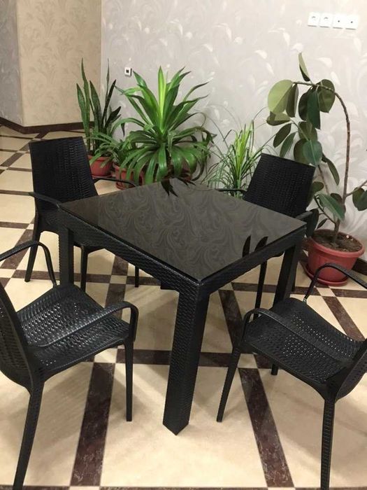 Столы и Стулья. Отличный вариант для кафе ресторанов и для сада