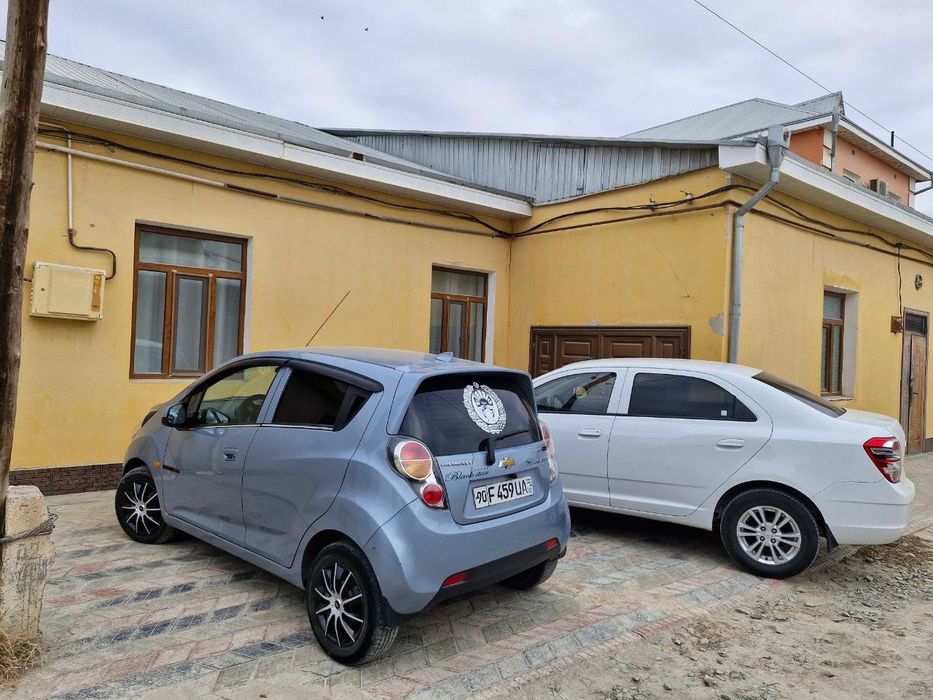 Шовот шахрида яшашга таййор уй сотилади