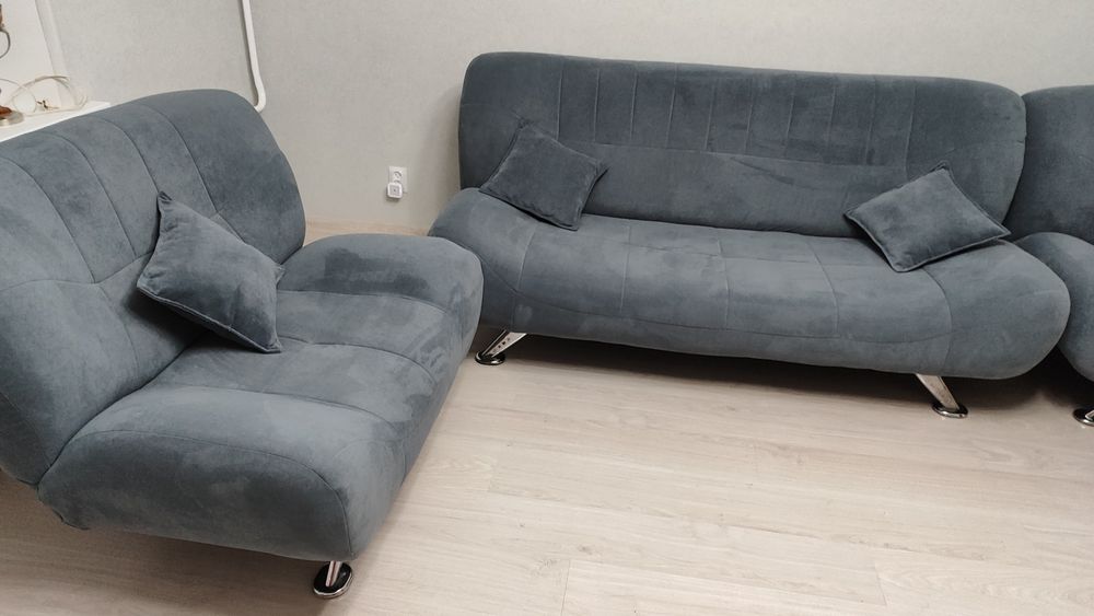 Продам диван и два кресла