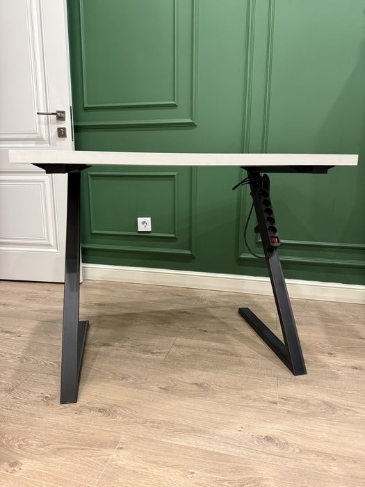 Продам стол компьютерный