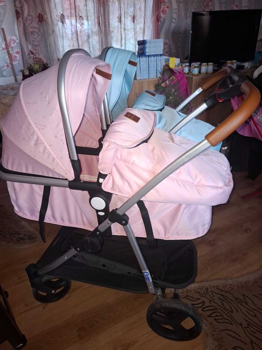 Продава се количка за близнаци