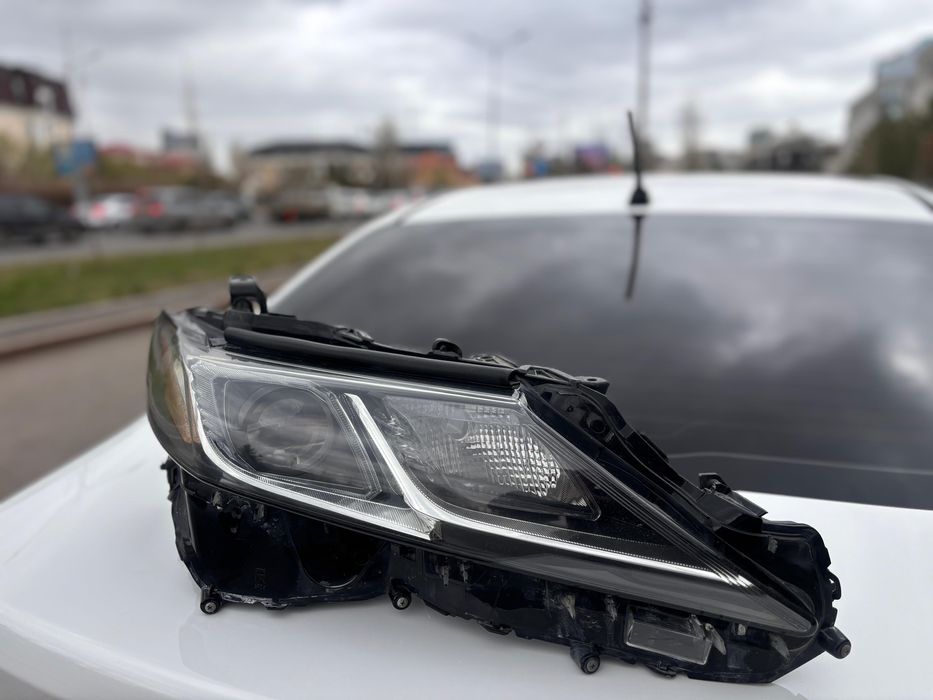 Продается фары на камри 70