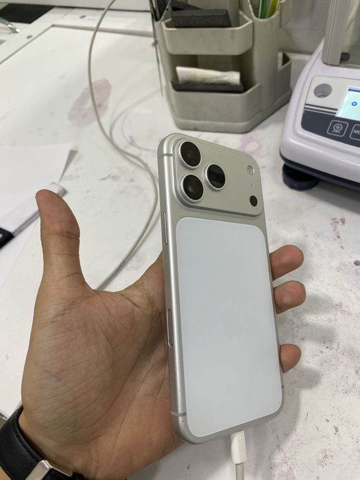 17 Pro Max 256GB 83% Silver