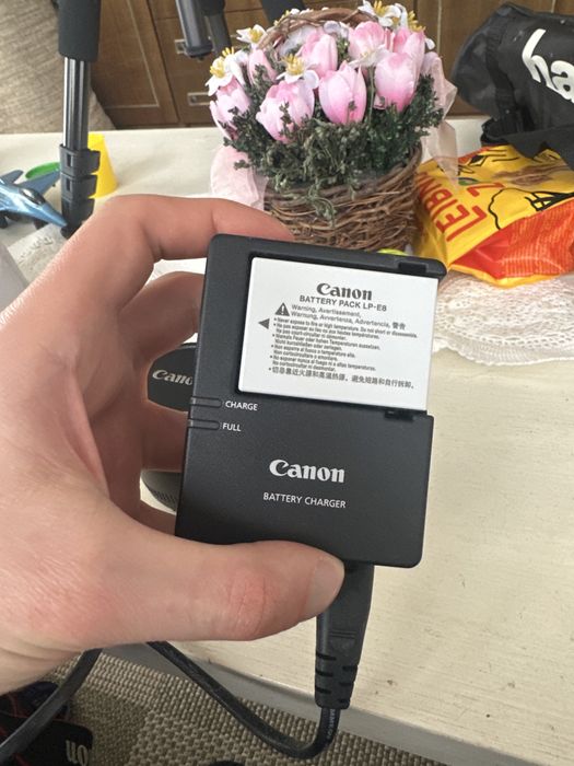 Дигитален фотоапарат Canon EOS 550D + EF-S 18-55мм DC + EF 75-300мм DC