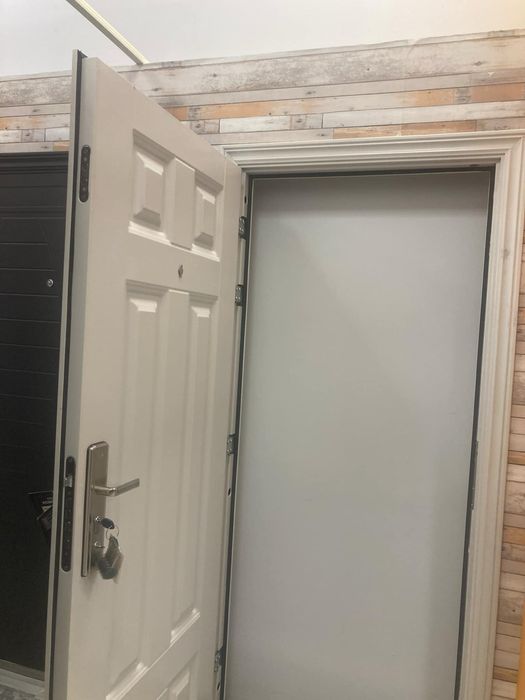 Метална входна врата