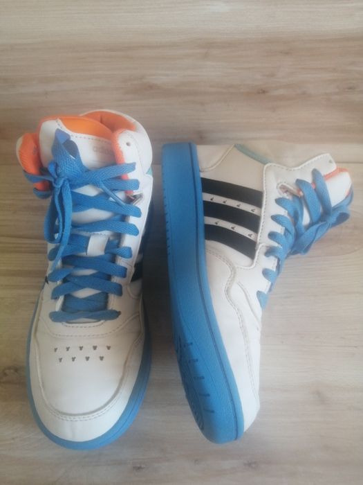 ,, Adidas,, Високи спортни маратонки, употребявани. .