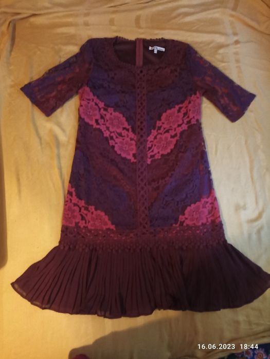 Отдам за бутылку масла.Женское платье , джемпер46размер