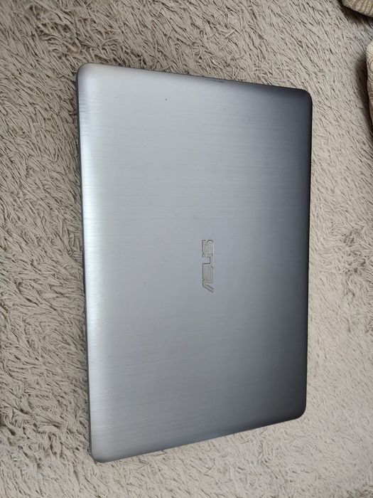 Продам ноутбук Asus i3 сумка мышка