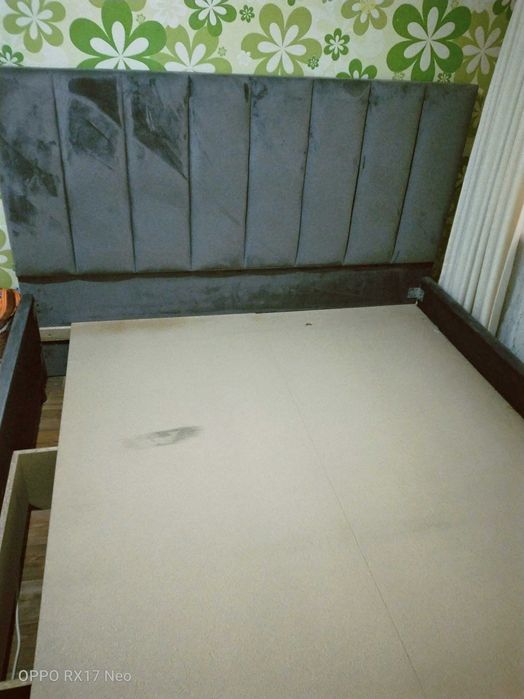 Кровать без матраса