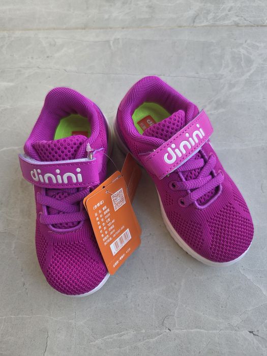 Продам новые кроссовки размер 27