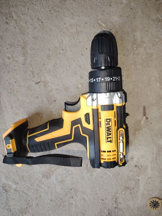 Запчасть шуруповерт тушка.