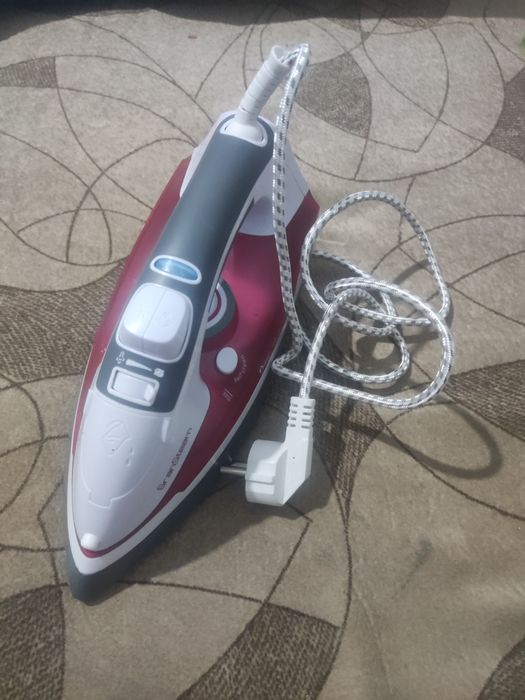 Продам утюг протекает