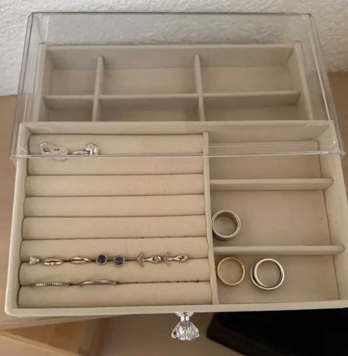 Кутия за бижута нова