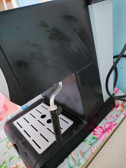 Кафе машина за еспресо,чай,мляко - работи без проблем