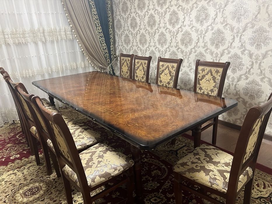 12 kishilik stol-stul sotiladi