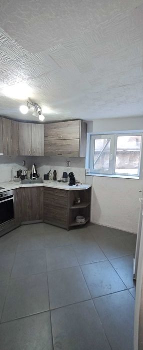 Продавам 2 етажа от къща Асеновград.