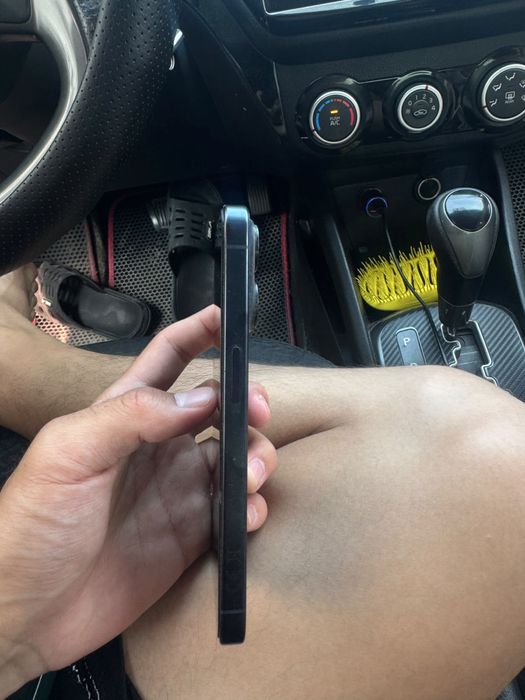 Продаю Iphone 15 pro