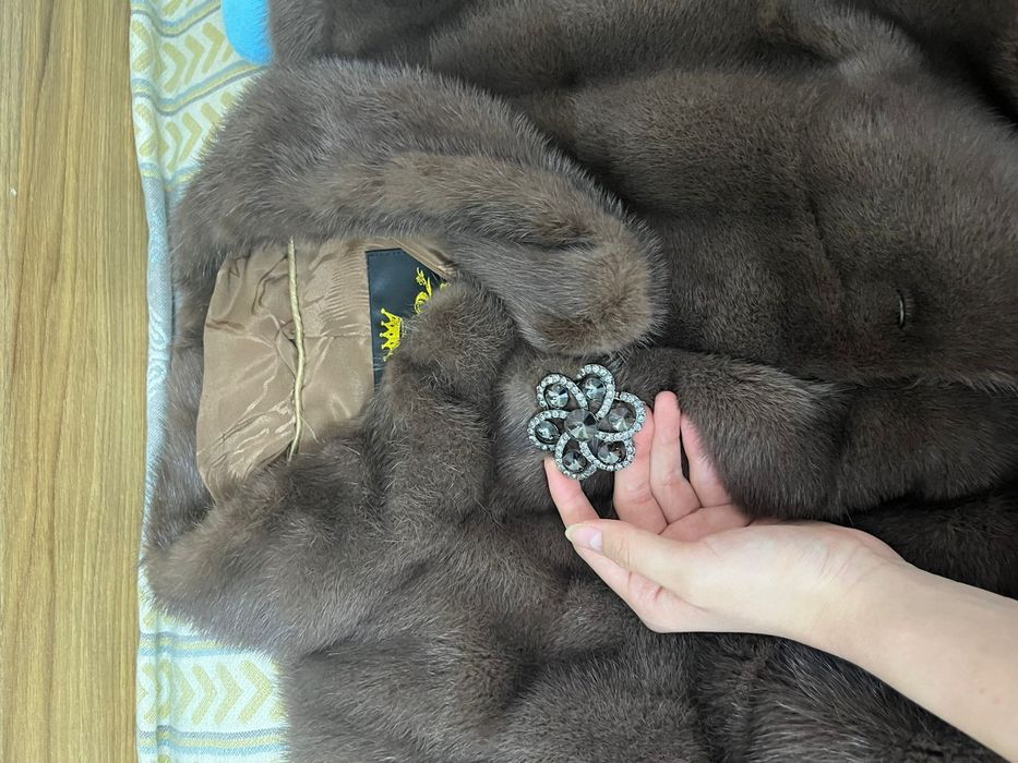 Продается красивая шуба цвета капучино.