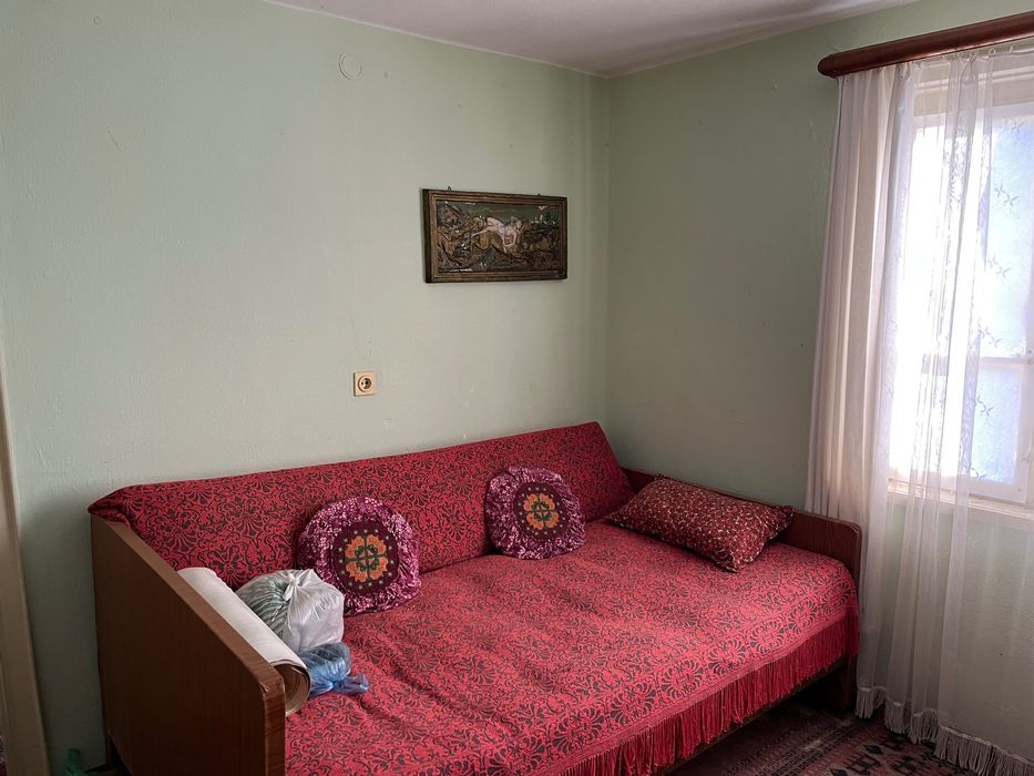 Продавам къща с плевня в село Долни Радковци, област Трявна