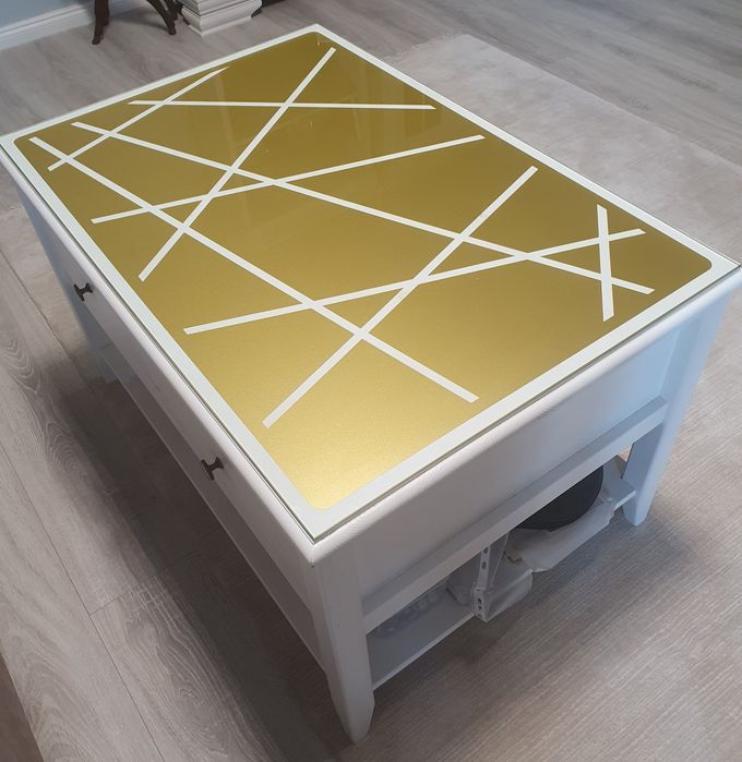 Măsuță și poliță