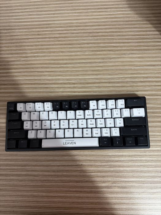 Продам клавиатуру, проводная type c