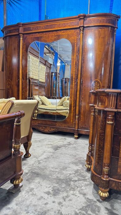 Продаётся Итальянский Спальный гарнитур
