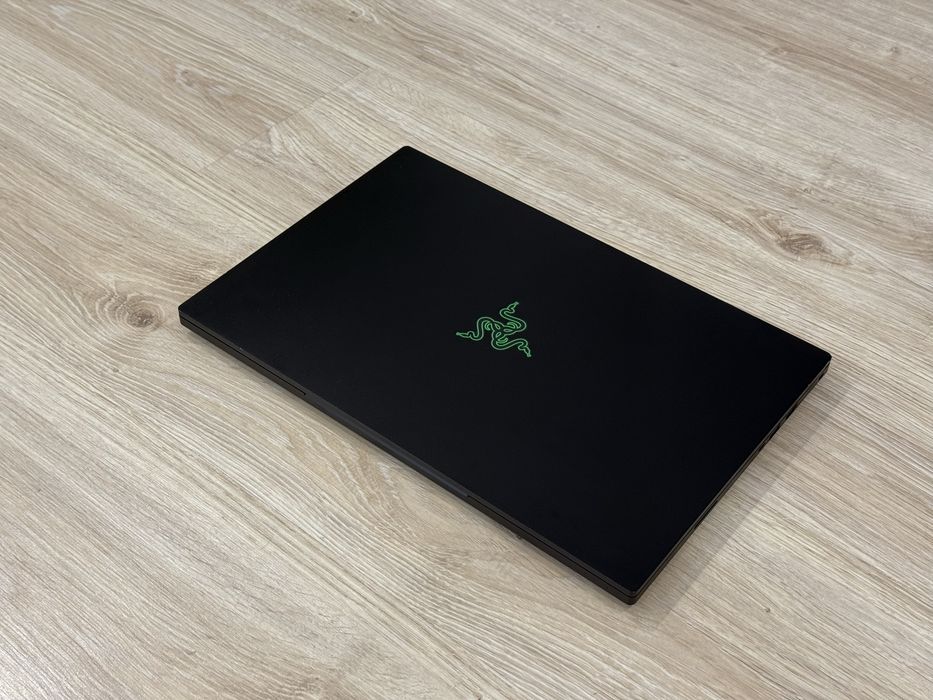 15.6’Full HD IPS 300Hz/RTX 2080 Super 8GB/I7-10875H/Razer Blade Advanced 15/32GB DDR4/1TB SSD