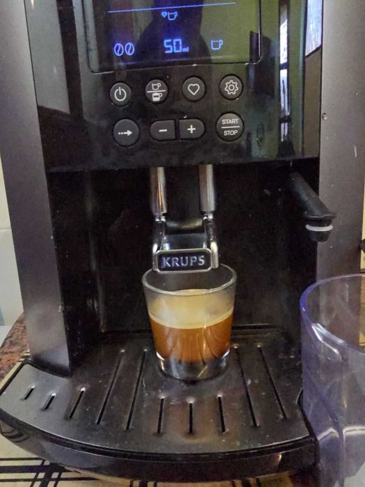 Кафе автомат KRUPS с оставаща гаранция до края на март 2026г.