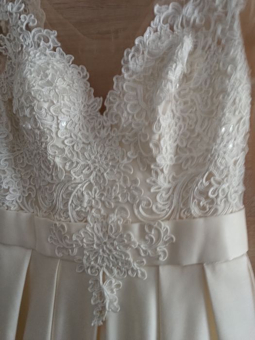 Vând rochie de mireasa mărimea 38-40 stil A line