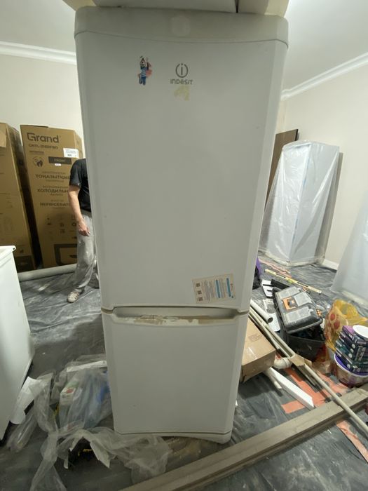 Холодильник большой