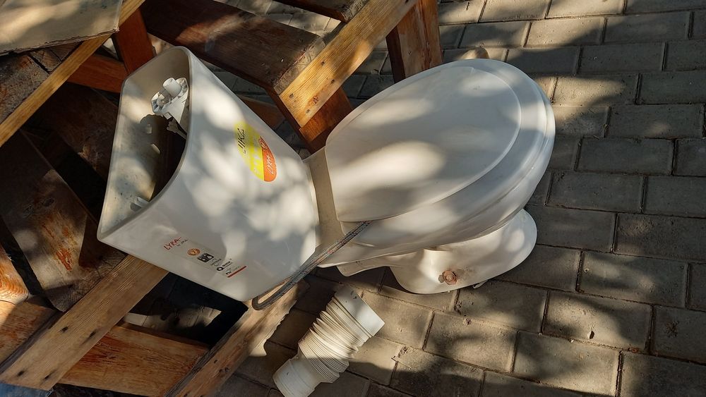 Унитазы бу продам