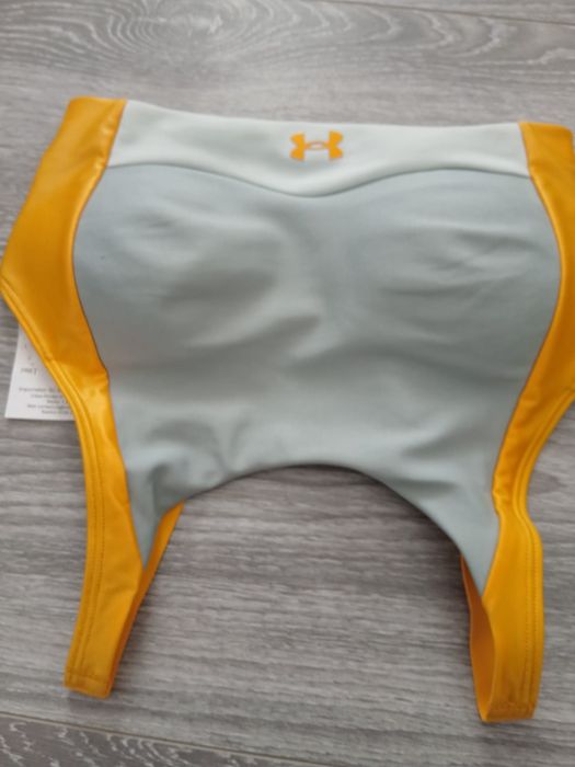Bustiera under armour