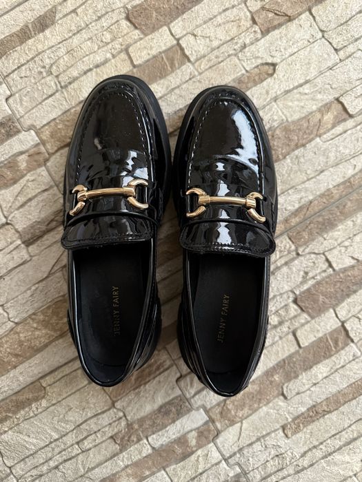 Лачени официални мокасини