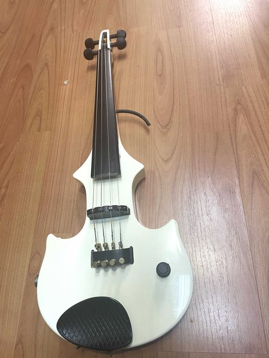 Vioara Zeta  pe 4 corzi/chei originala