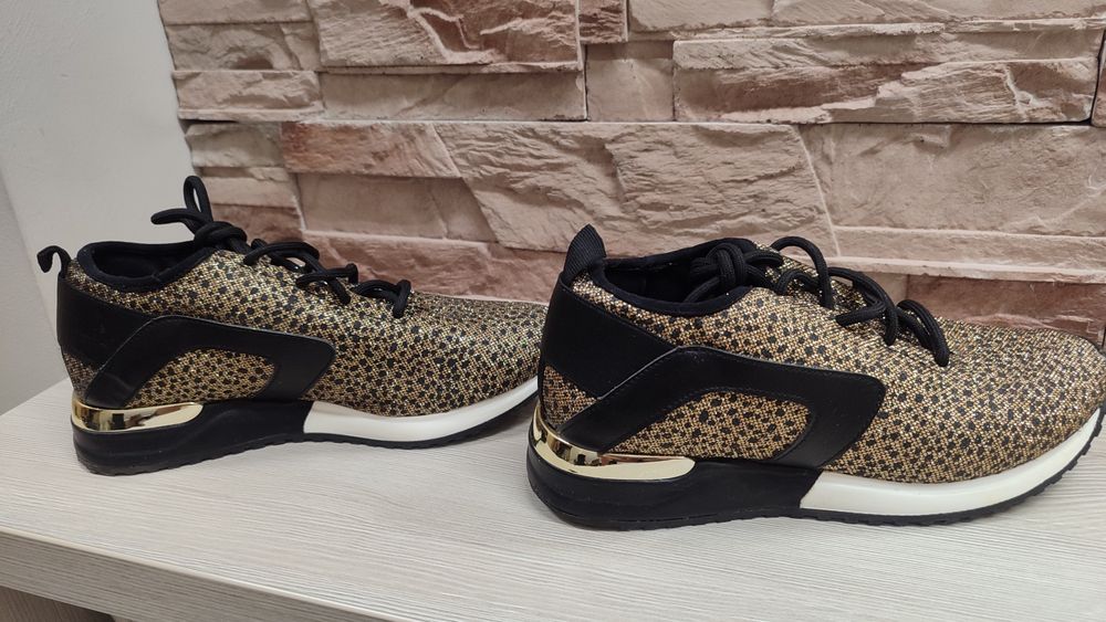 Дамски златисти маратонки