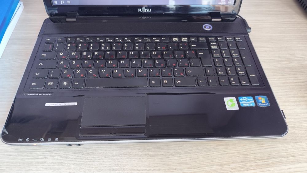Лаптоп Fujitsu Lifebook AH531