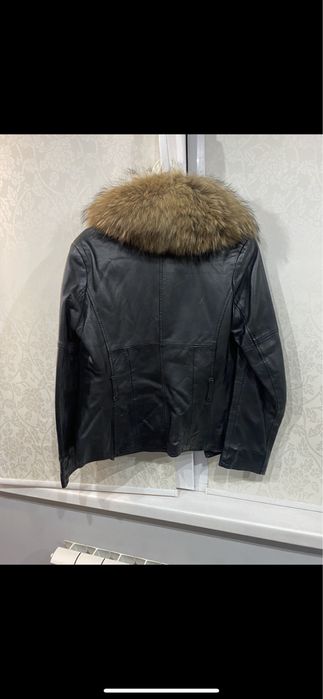 Дамско кожено яке с яка от лисица