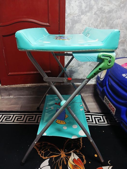 Продам  пеленальный столик.