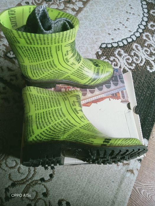 Продам резиновые сапоги 40 размер