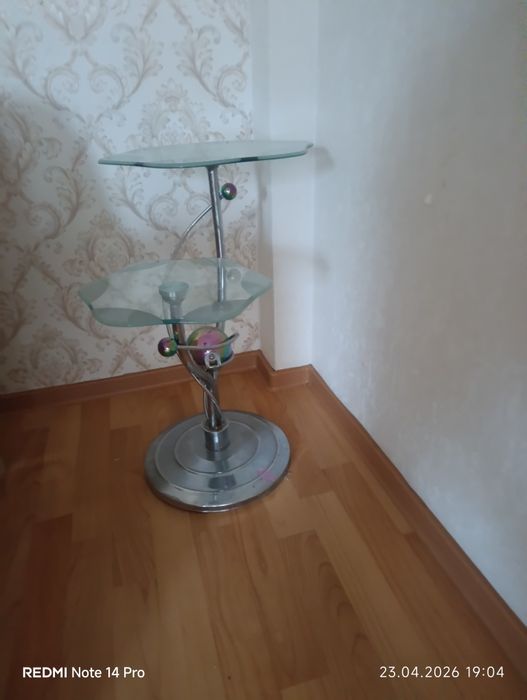 Диван, тахта.       .