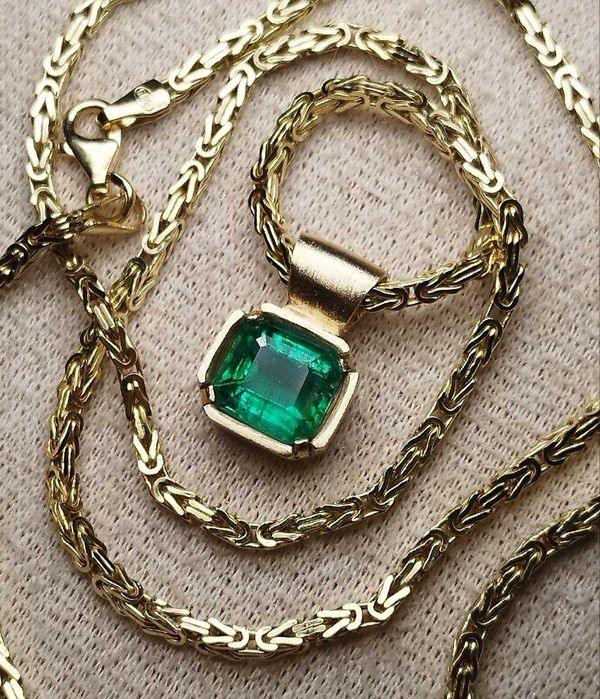 Елегантен златен медальон с естествен изумруд 2.54кт – 14K злато! Сертификат!