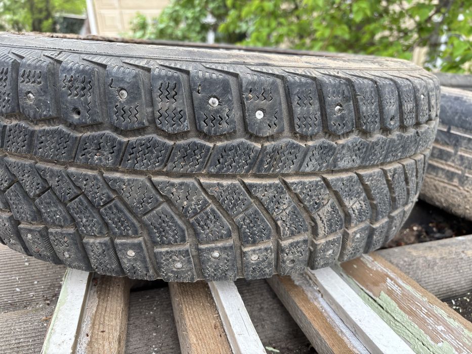 Зимние шины 185/65 R15