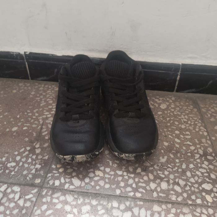 Adidași under armour