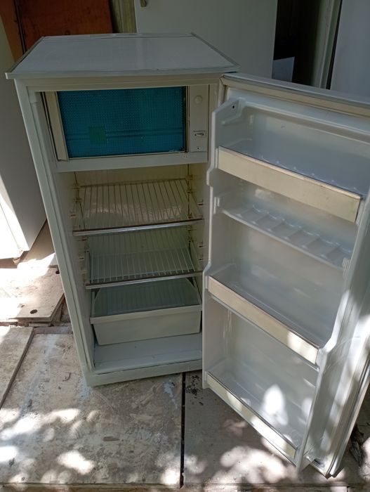 Холодильник срочно продается